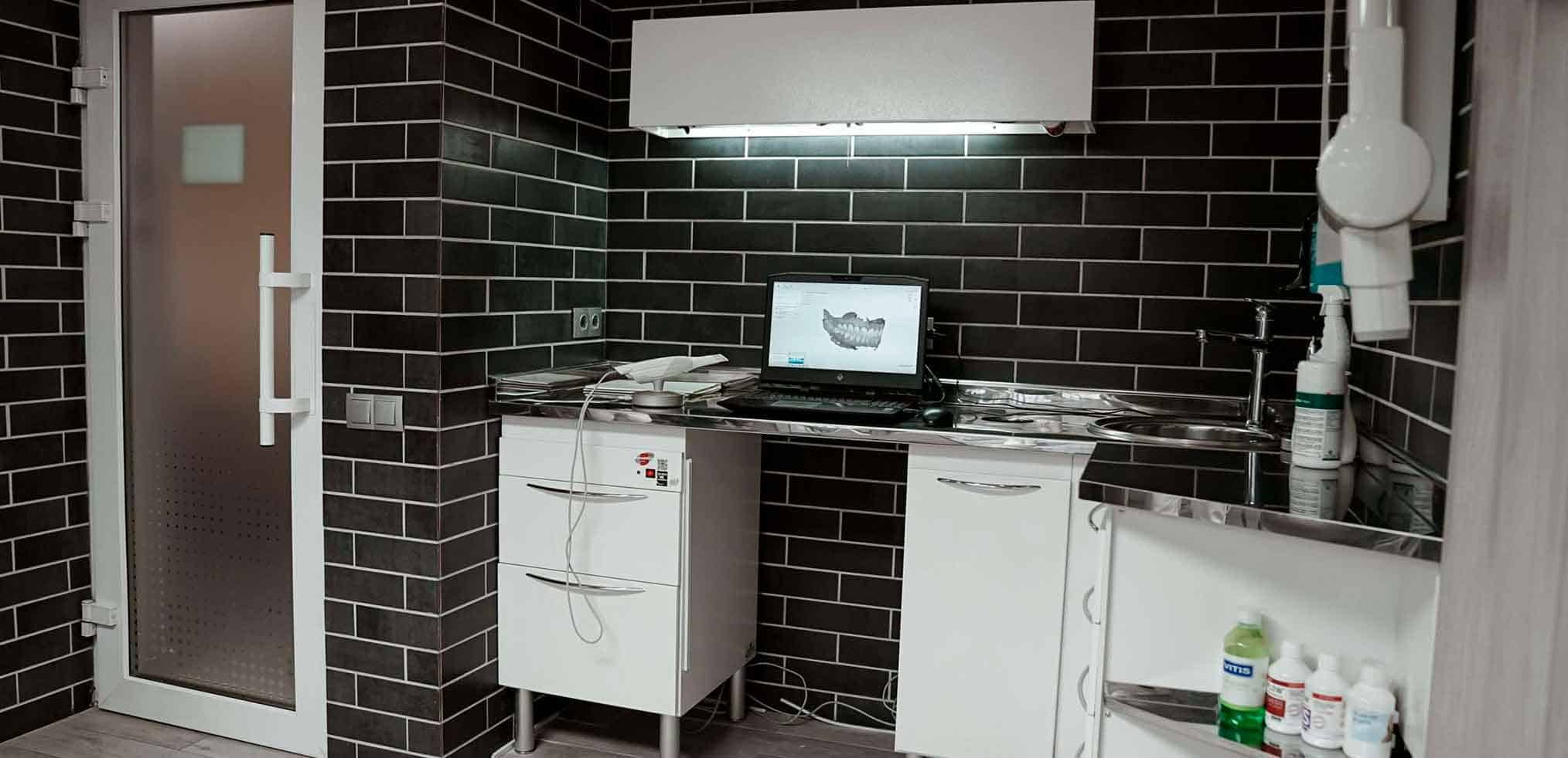 Керамічна накладка на зуб